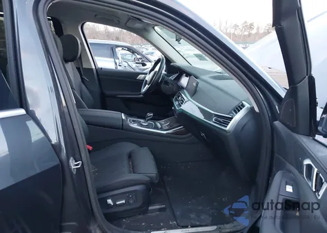 2021 BMW X7 xDrive40I z USA, uszkodzony, nr VIN 5UXCW2C06M9H76574